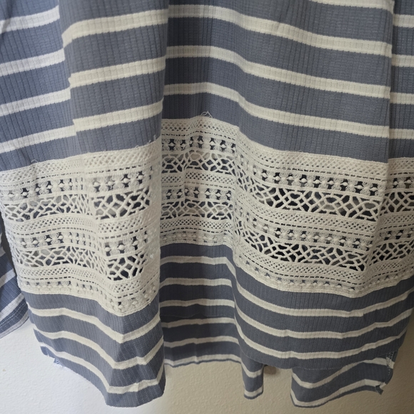 Hem & Thread Striped Long Sleeve Crochet Lace Top Blue White New Size Large - Picture 3 of 6